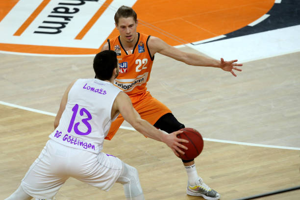 同孤军奋战 同孤军奋战