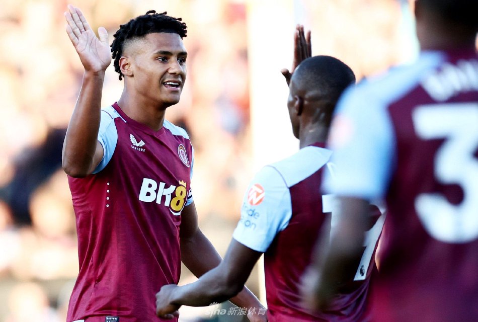 现出极强的 现出极强的