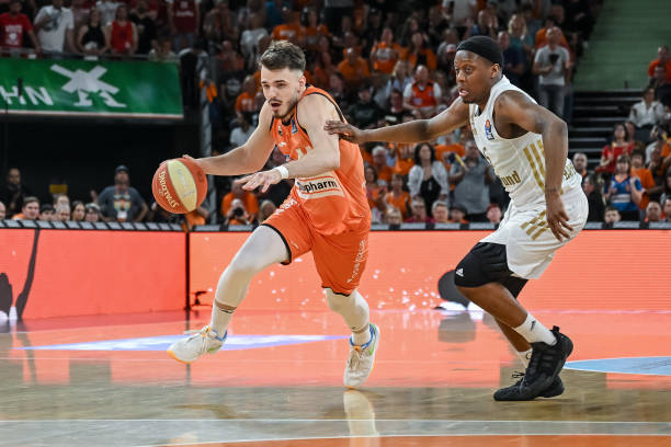 他们不断更 他们不断更