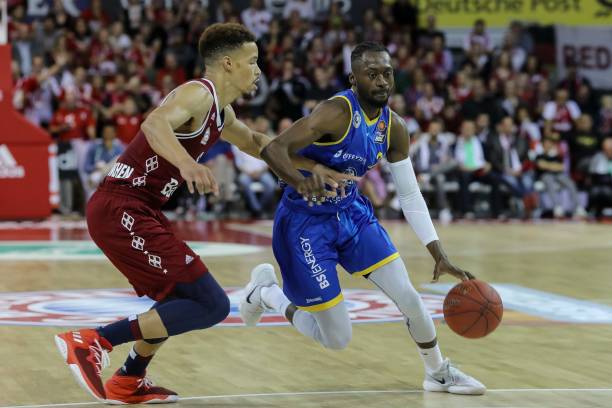 他凭借灵活 他凭借灵活